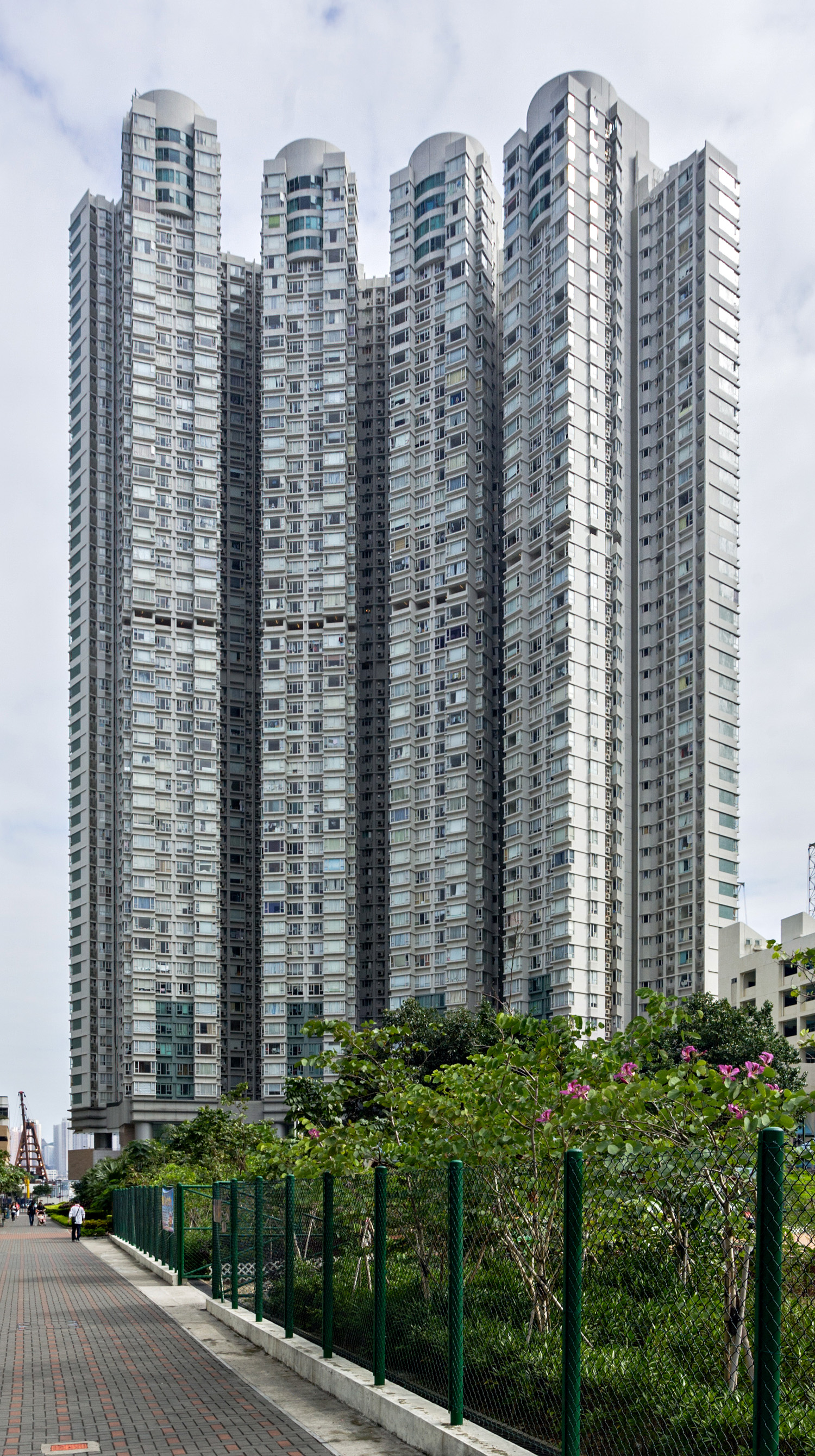 Les Saisons, Hong Kong - View from the southwest. © Mathias Beinling